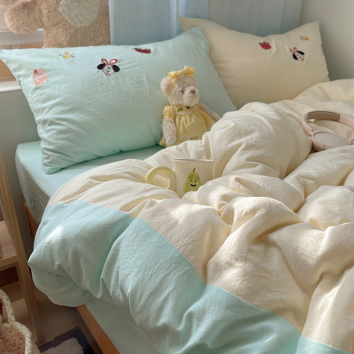 91家纺网 家纺一手货源 找家纺 轻奢坊 2025新款水洗棉可爱小元素绣花拼角工艺四件套 小元素白