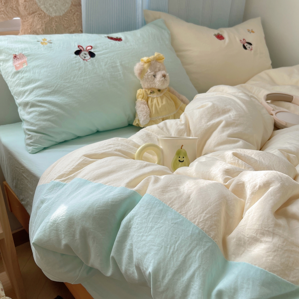 91家纺网 家纺一手货源 找家纺 轻奢坊 2025新款水洗棉可爱小元素绣花拼角工艺四件套 小元素白