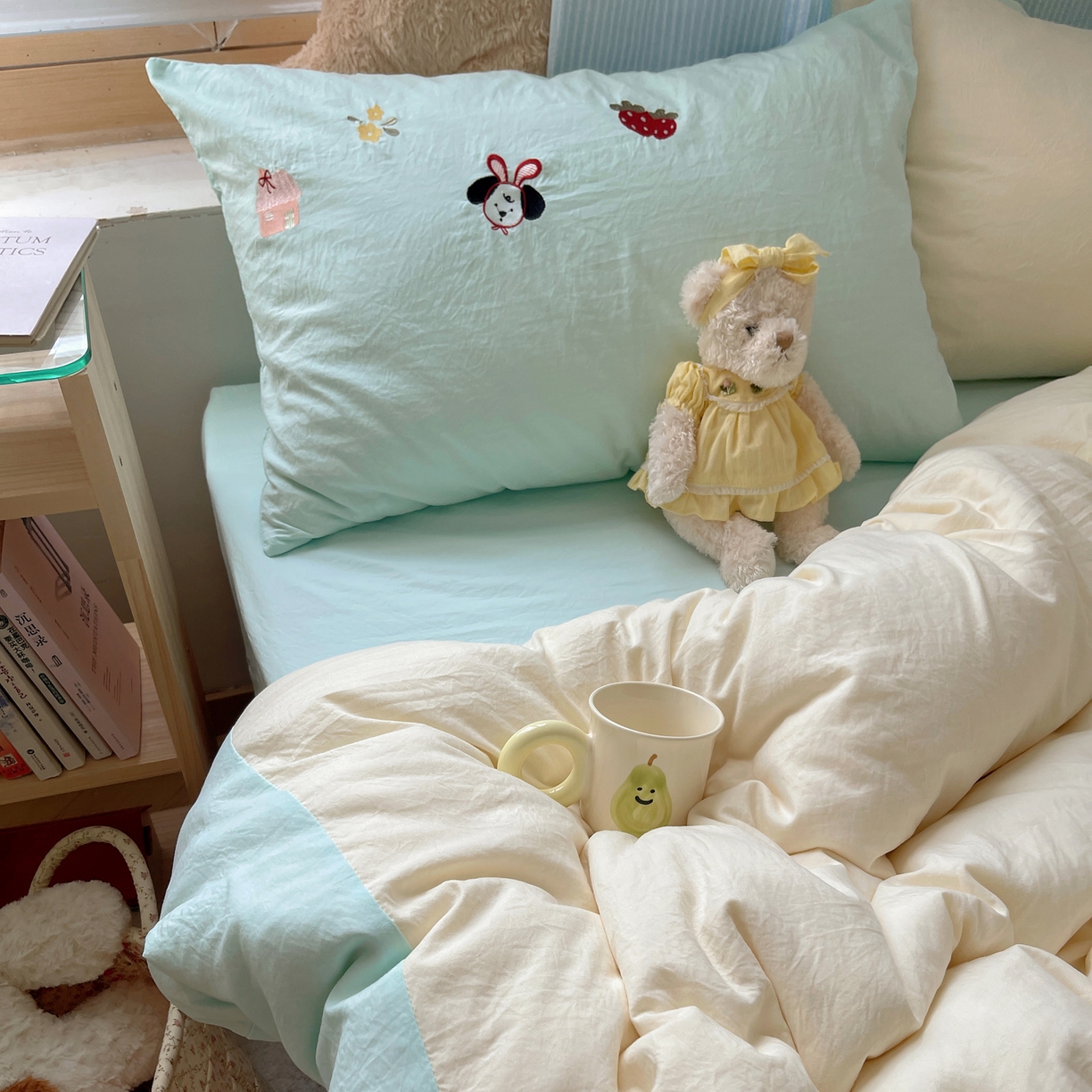 91家纺网 家纺一手货源 找家纺 轻奢坊 2025新款水洗棉可爱小元素绣花拼角工艺四件套 小元素白