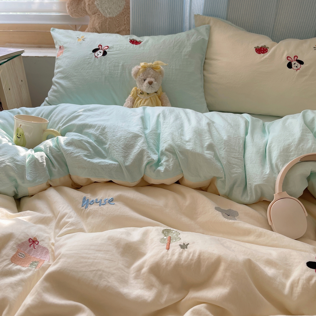 91家纺网 家纺一手货源 找家纺 轻奢坊 2025新款水洗棉可爱小元素绣花拼角工艺四件套 小元素白