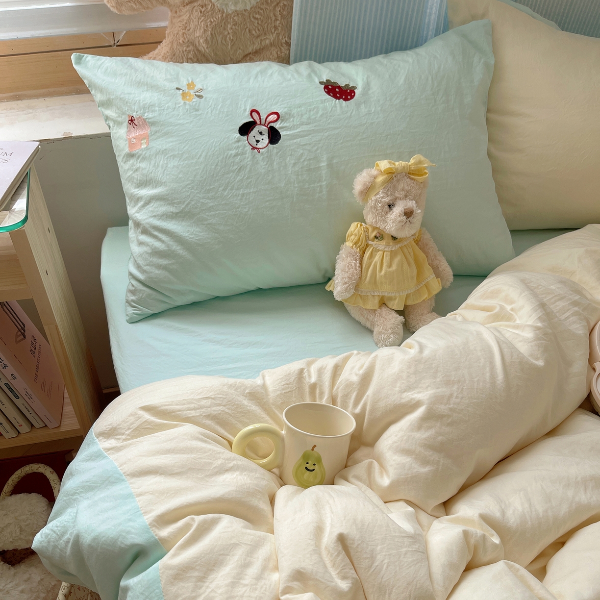 91家纺网 家纺一手货源 找家纺 轻奢坊 2025新款水洗棉可爱小元素绣花拼角工艺四件套 小元素白