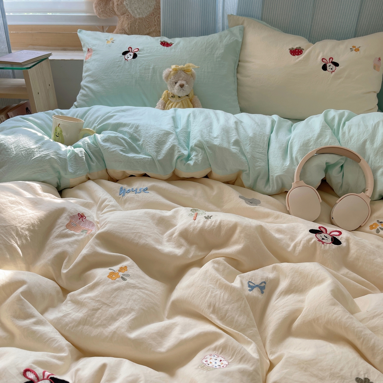 91家纺网 家纺一手货源 找家纺 轻奢坊 2025新款水洗棉可爱小元素绣花拼角工艺四件套 小元素白