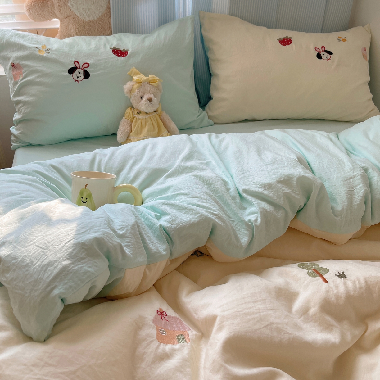 91家纺网 家纺一手货源 找家纺 轻奢坊 2025新款水洗棉可爱小元素绣花拼角工艺四件套 小元素白