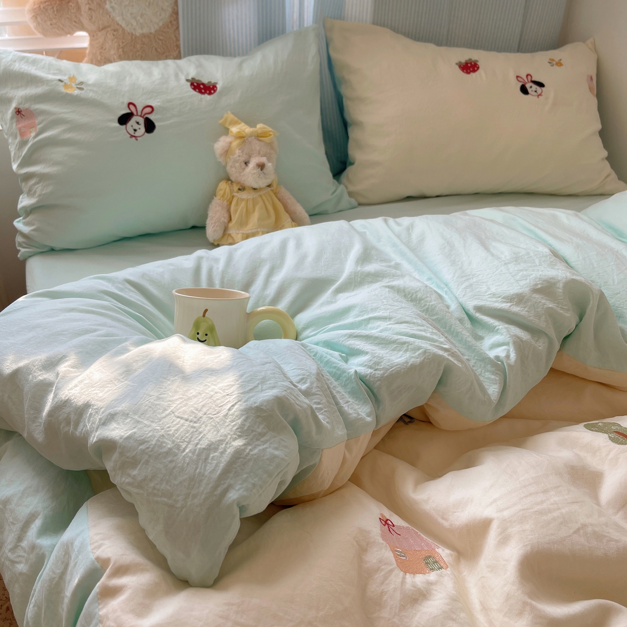 91家纺网 家纺一手货源 找家纺 轻奢坊 2025新款水洗棉可爱小元素绣花拼角工艺四件套 小元素白