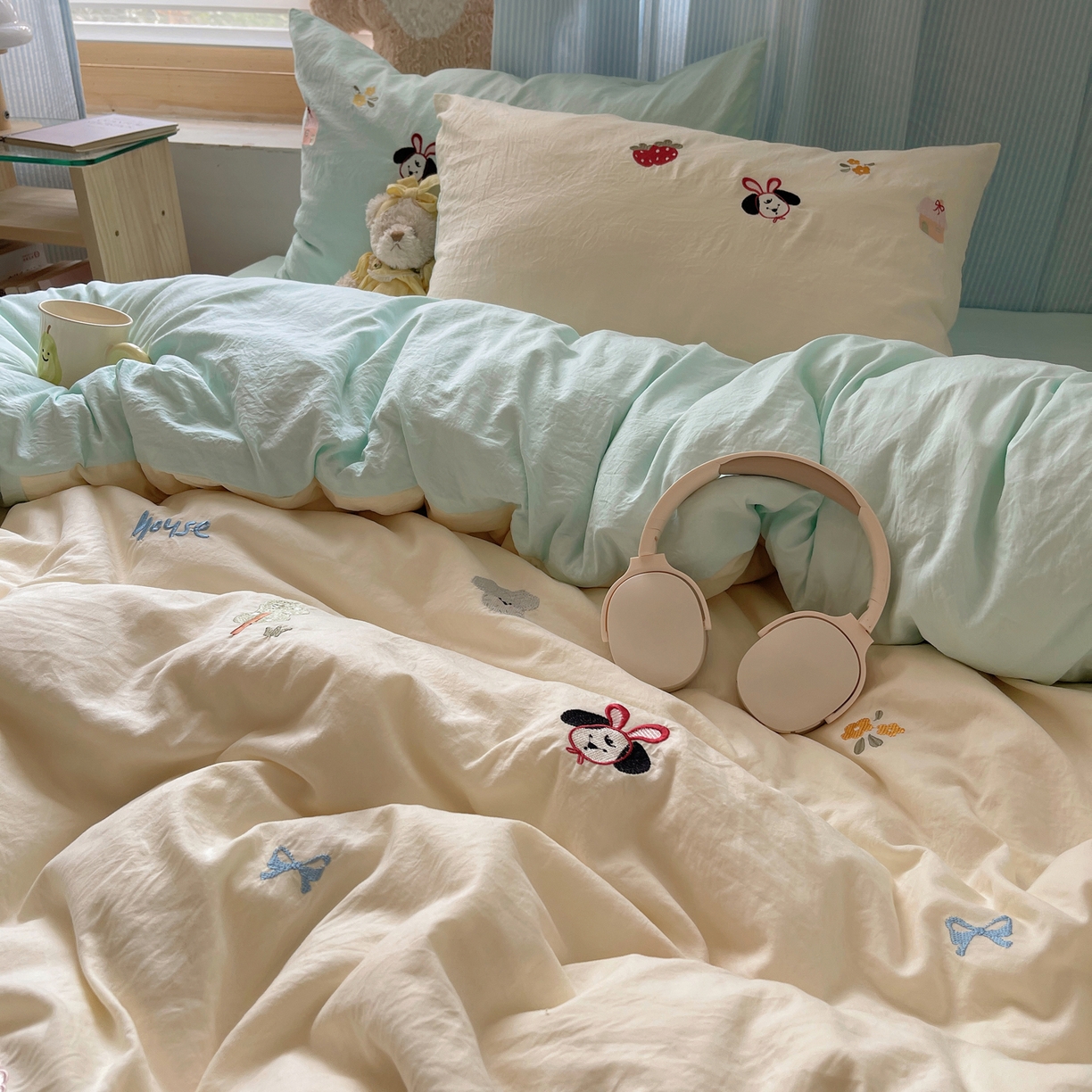 91家纺网 家纺一手货源 找家纺 轻奢坊 2025新款水洗棉可爱小元素绣花拼角工艺四件套 小元素白