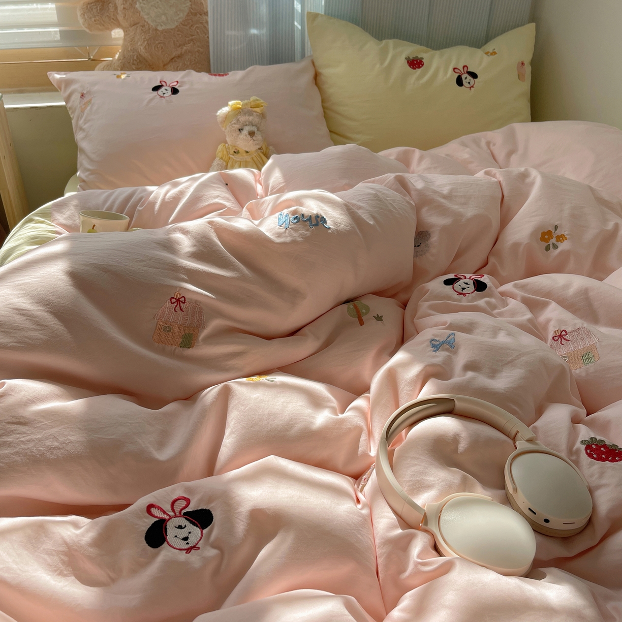 91家纺网 家纺一手货源 找家纺 轻奢坊 2025新款水洗棉可爱小元素绣花拼角工艺四件套 小元素粉