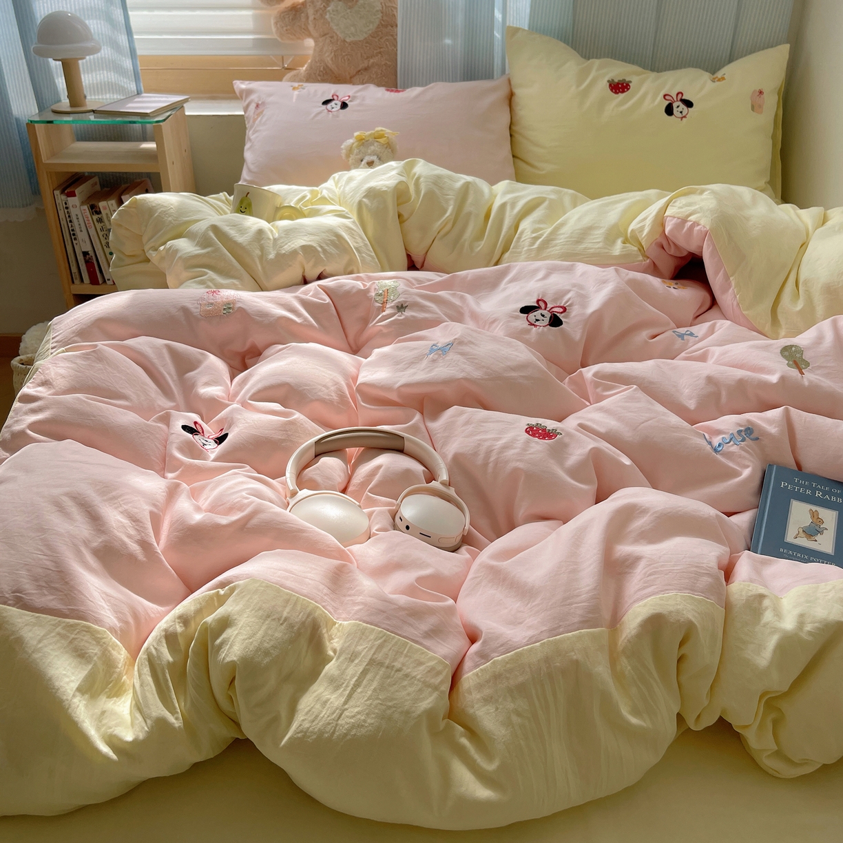 91家纺网 家纺一手货源 找家纺 轻奢坊 2025新款水洗棉可爱小元素绣花拼角工艺四件套 小元素粉