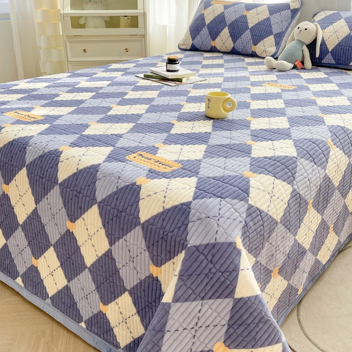 91家纺网 家纺一手货源 找家纺 梵朴 2025新款印花牛奶绒珊瑚绒夹棉直角包边款床盖榻榻米炕盖 英伦风尚