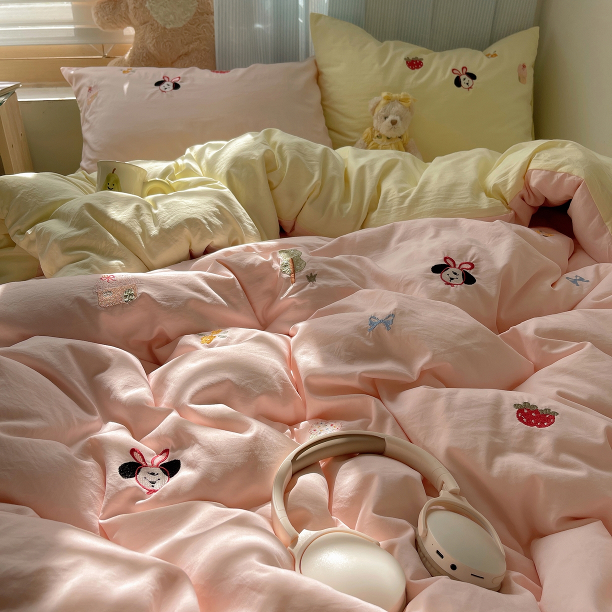 91家纺网 家纺一手货源 找家纺 轻奢坊 2025新款水洗棉可爱小元素绣花拼角工艺四件套 小元素粉