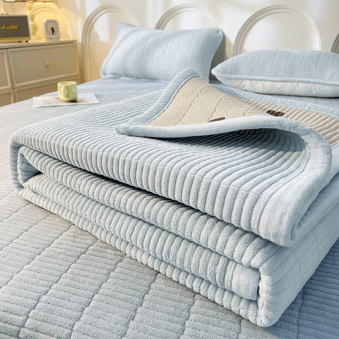 梵朴 2025新款印花牛奶绒珊瑚绒夹棉直角包边款床盖榻榻米炕盖 简约淡雅蓝