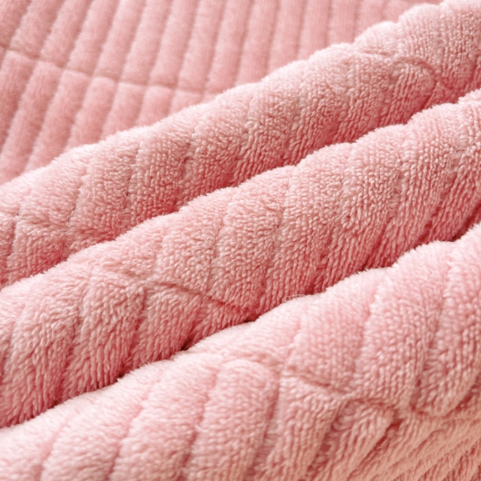 91家纺网 家纺一手货源 找家纺 梵朴 2025新款印花牛奶绒珊瑚绒夹棉直角包边款床盖榻榻米炕盖 简约浪漫粉