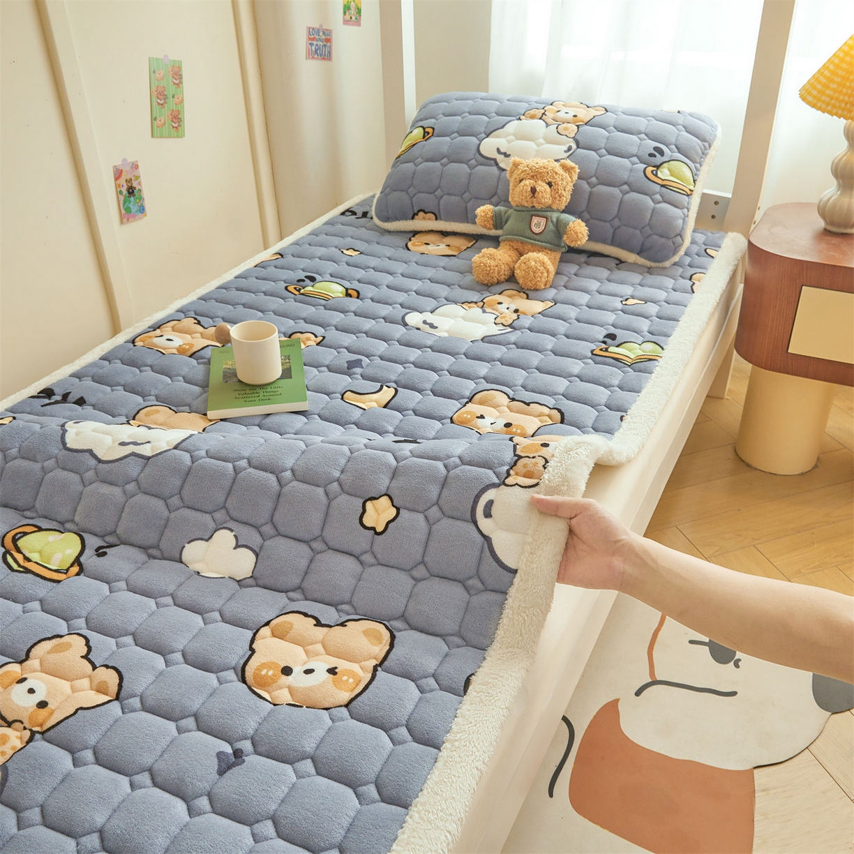 91家纺网 家纺一手货源 找家纺 （总）雯豆家纺 2025新款牛奶绒床垫床护垫学生床褥子宿舍印花床褥铺底