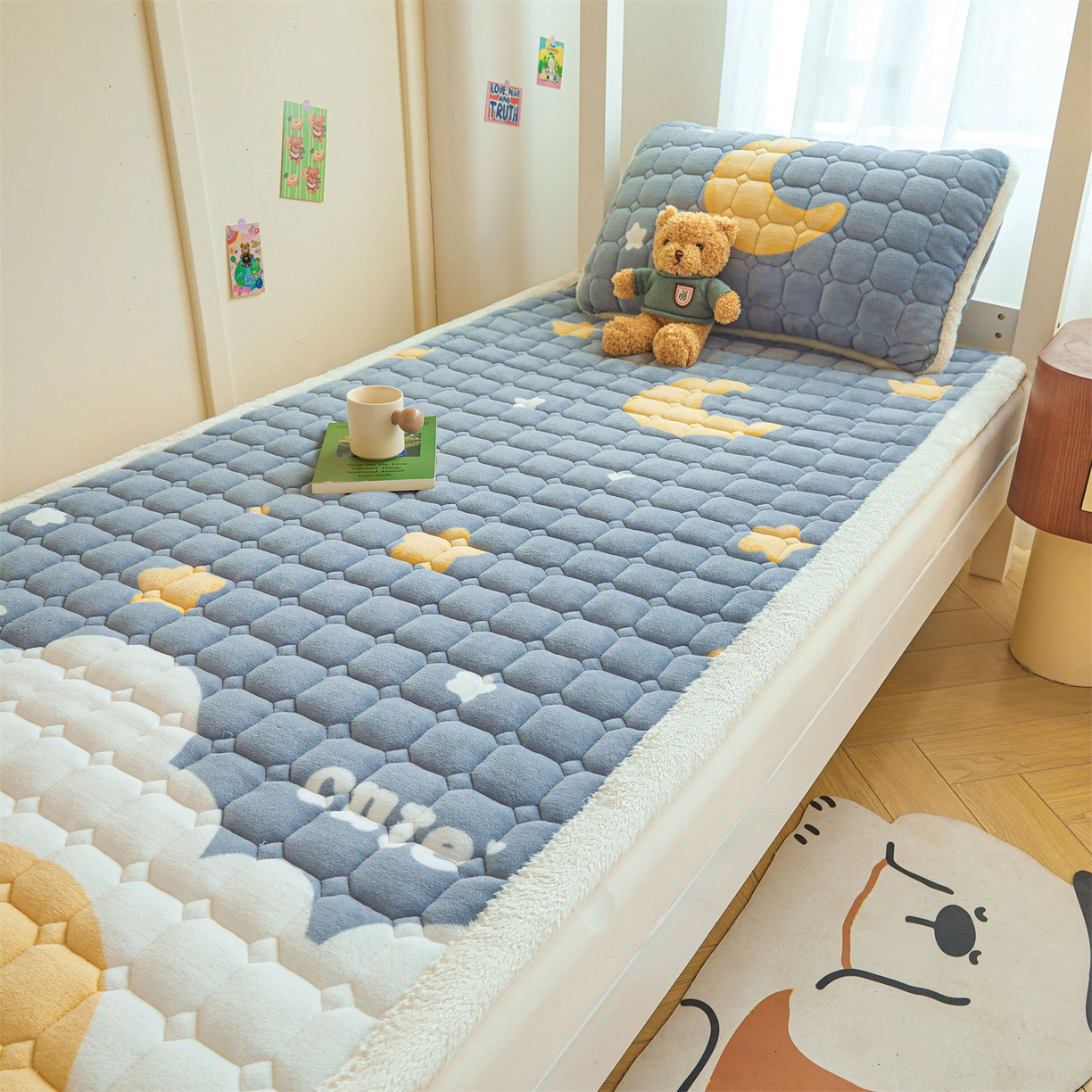 91家纺网 家纺一手货源 找家纺 雯豆家纺 2025新款牛奶绒床垫床护垫学生床褥子宿舍印花床褥铺底 牛奶绒床褥-筑梦星空