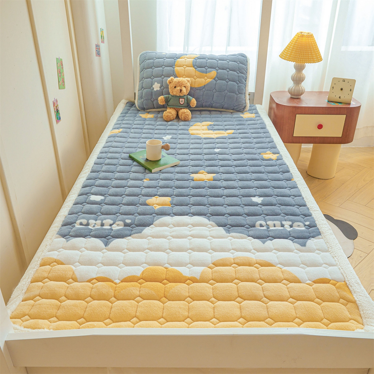 91家纺网 家纺一手货源 找家纺 雯豆家纺 2025新款牛奶绒床垫床护垫学生床褥子宿舍印花床褥铺底 牛奶绒床褥-筑梦星空