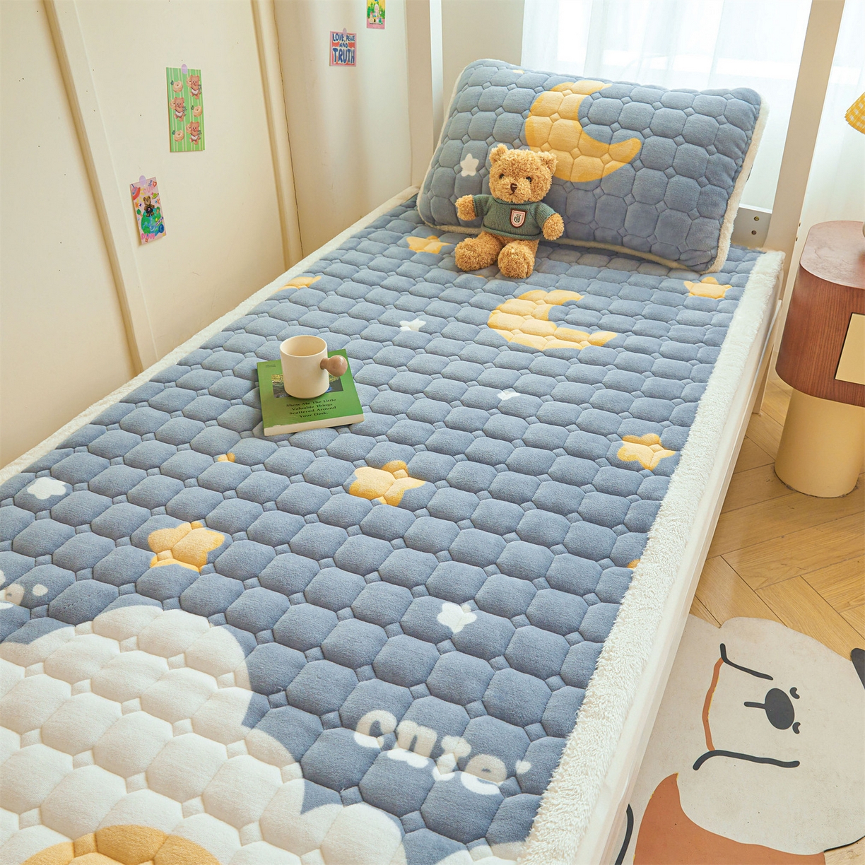 91家纺网 家纺一手货源 找家纺 雯豆家纺 2025新款牛奶绒床垫床护垫学生床褥子宿舍印花床褥铺底 牛奶绒床褥-筑梦星空