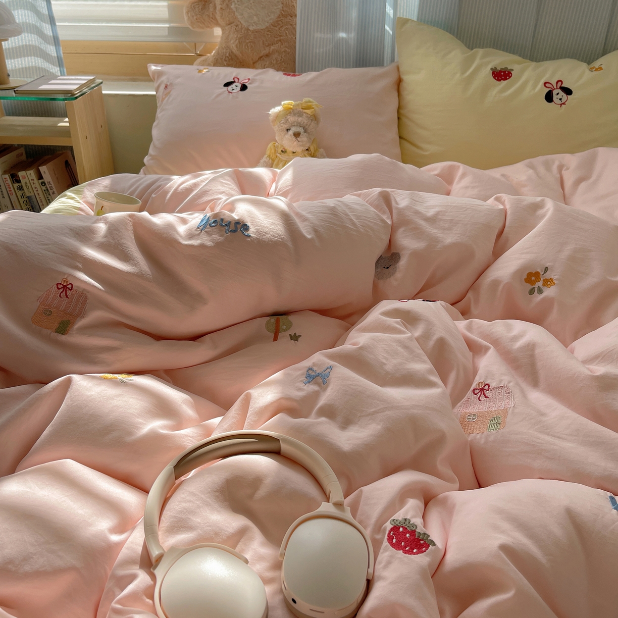 91家纺网 家纺一手货源 找家纺 （总）轻奢坊 2025新款水洗棉可爱小元素绣花拼角工艺四件套