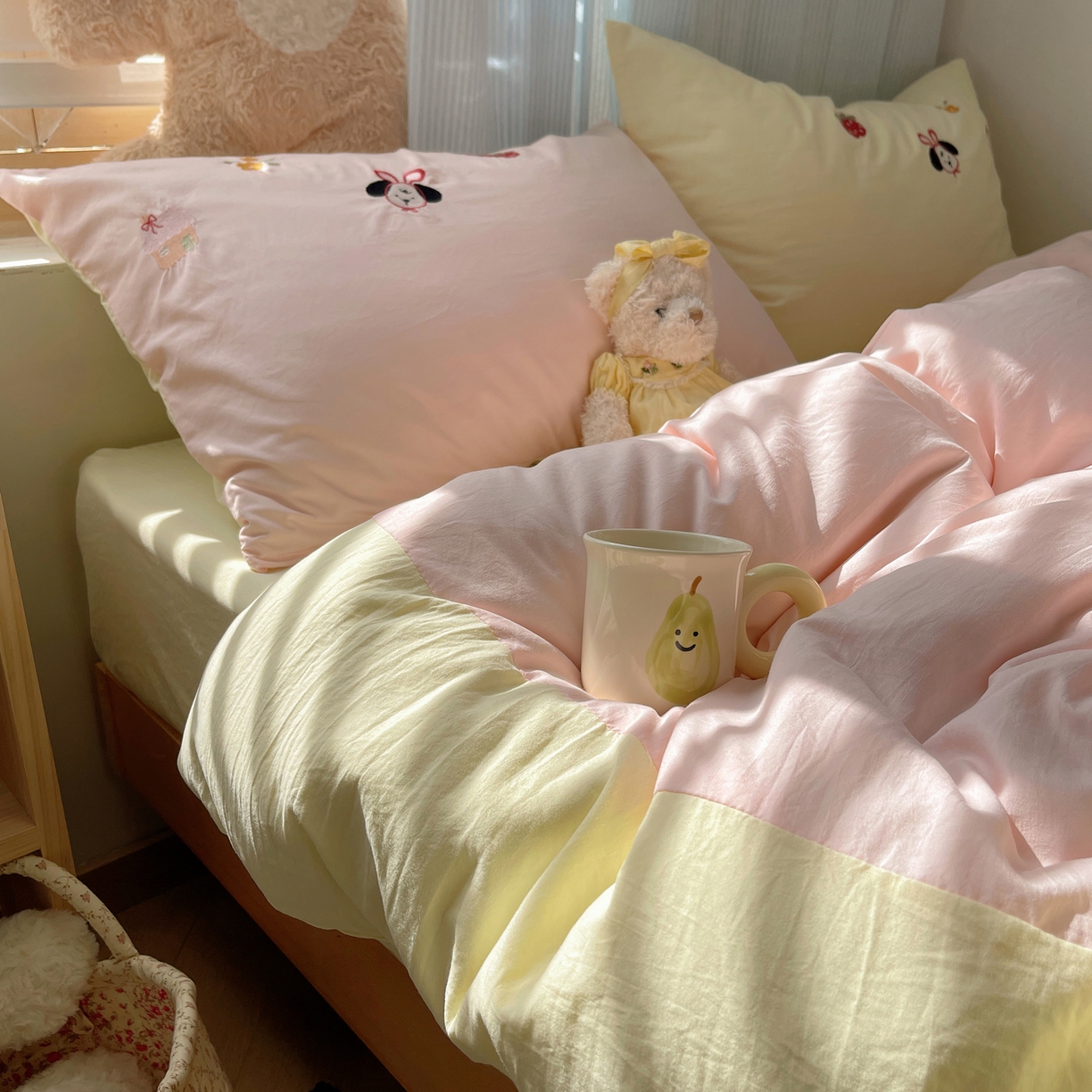 91家纺网 家纺一手货源 找家纺 （总）轻奢坊 2025新款水洗棉可爱小元素绣花拼角工艺四件套