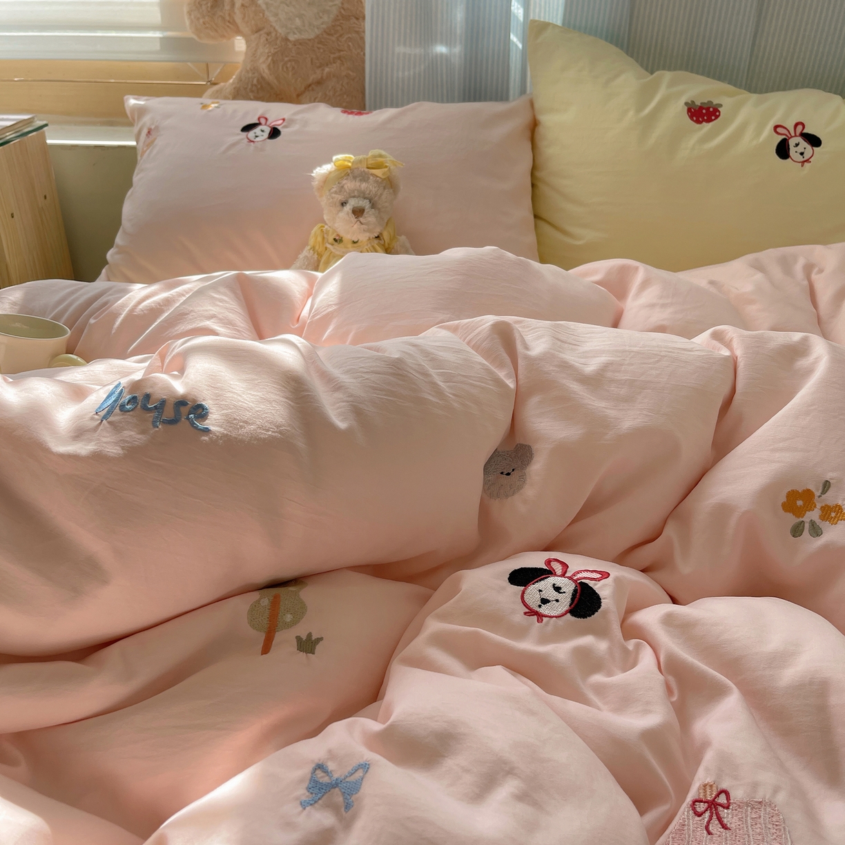 91家纺网 家纺一手货源 找家纺 （总）轻奢坊 2025新款水洗棉可爱小元素绣花拼角工艺四件套