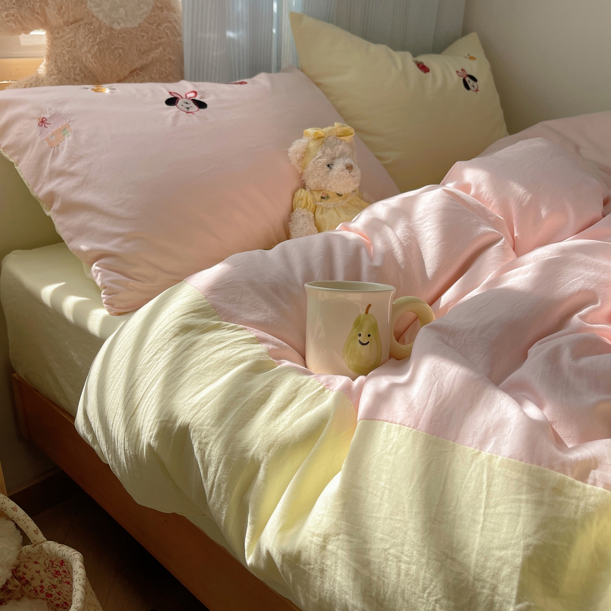 91家纺网 家纺一手货源 找家纺 （总）轻奢坊 2025新款水洗棉可爱小元素绣花拼角工艺四件套