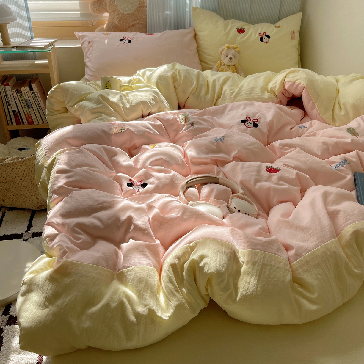 91家纺网 家纺一手货源 找家纺 （总）轻奢坊 2025新款水洗棉可爱小元素绣花拼角工艺四件套