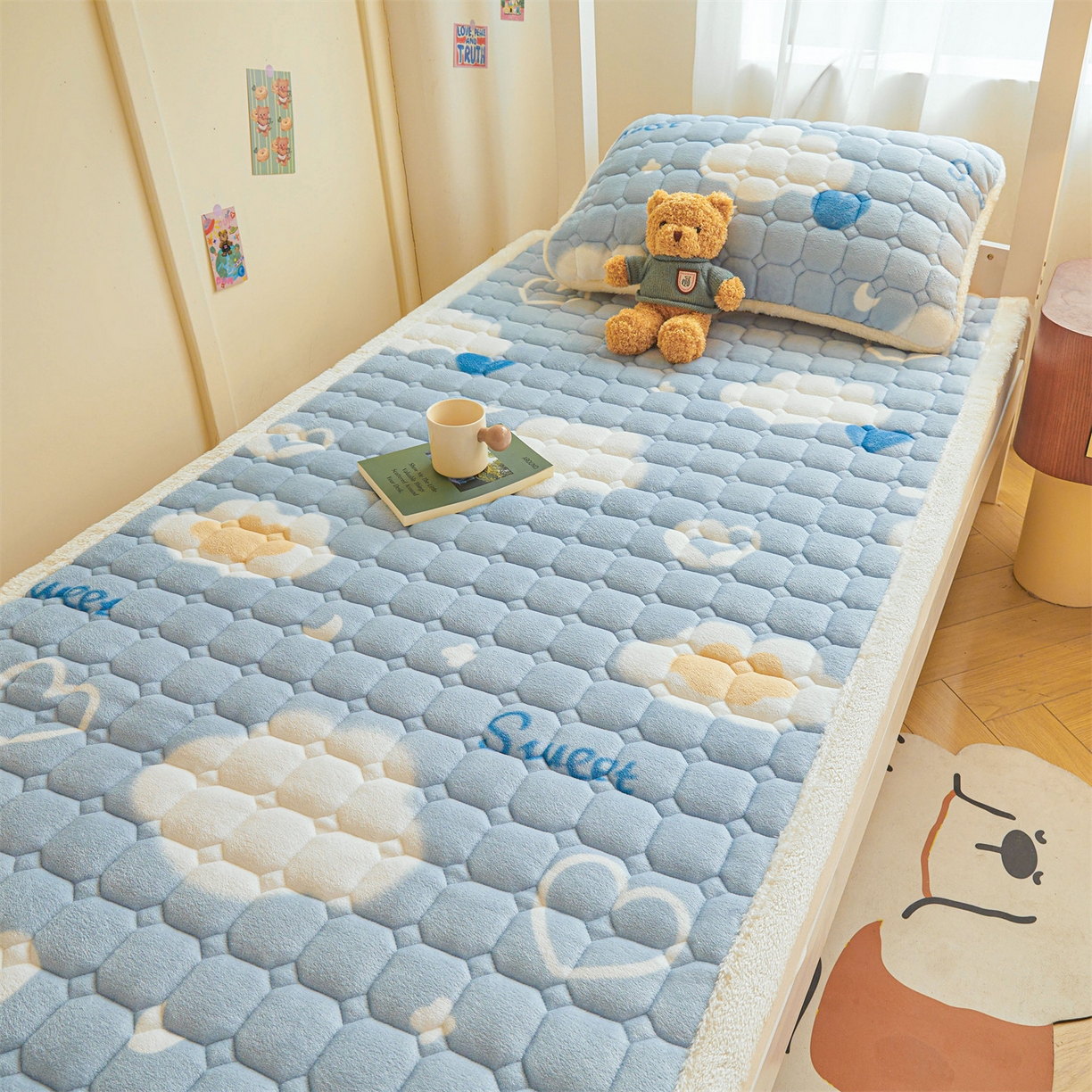 91家纺网 家纺一手货源 找家纺 雯豆家纺 2025新款牛奶绒床垫床护垫学生床褥子宿舍印花床褥铺底 牛奶绒床褥-爱心云