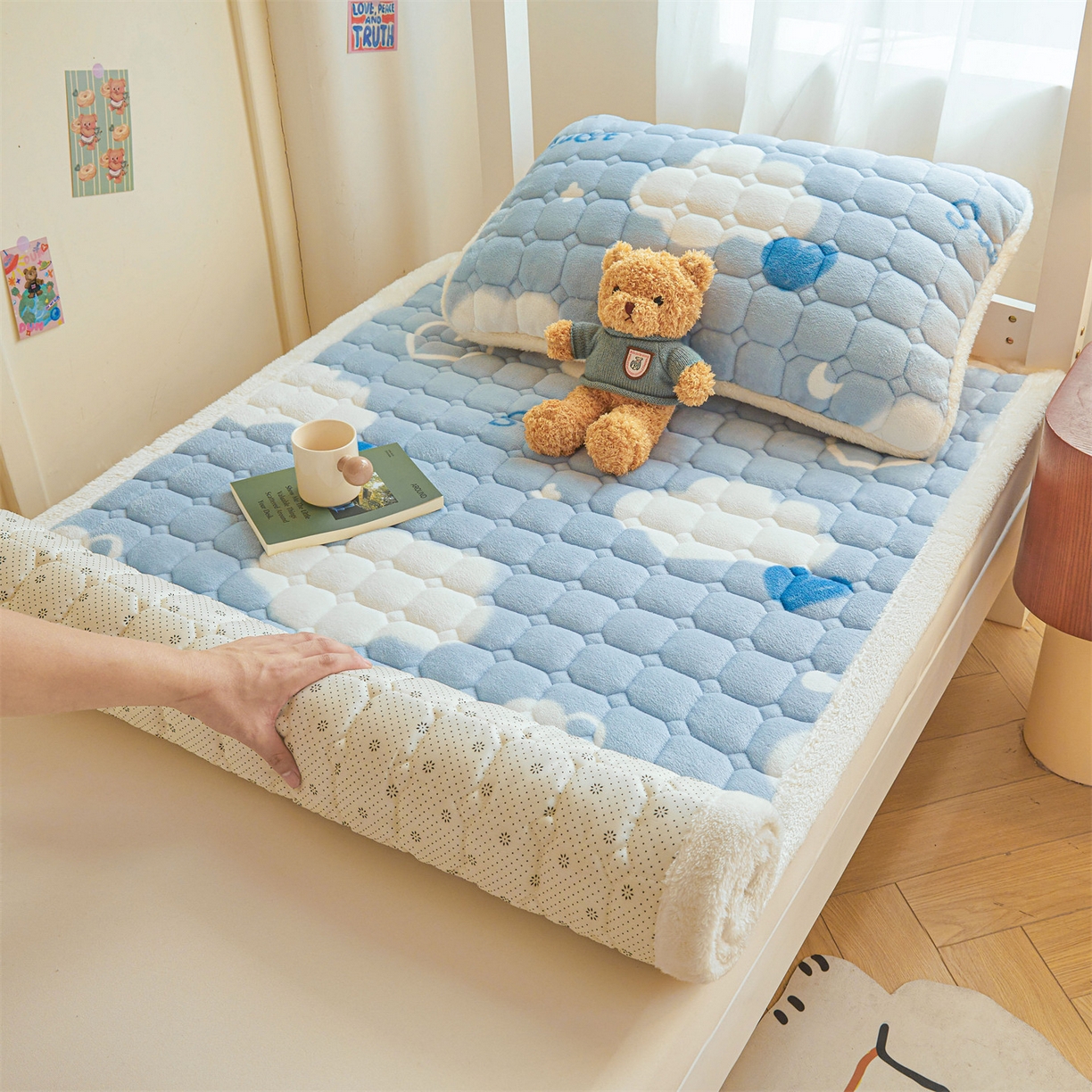 91家纺网 家纺一手货源 找家纺 雯豆家纺 2025新款牛奶绒床垫床护垫学生床褥子宿舍印花床褥铺底 牛奶绒床褥-爱心云