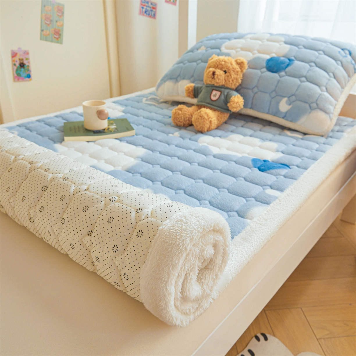 91家纺网 家纺一手货源 找家纺 雯豆家纺 2025新款牛奶绒床垫床护垫学生床褥子宿舍印花床褥铺底 牛奶绒床褥-爱心云