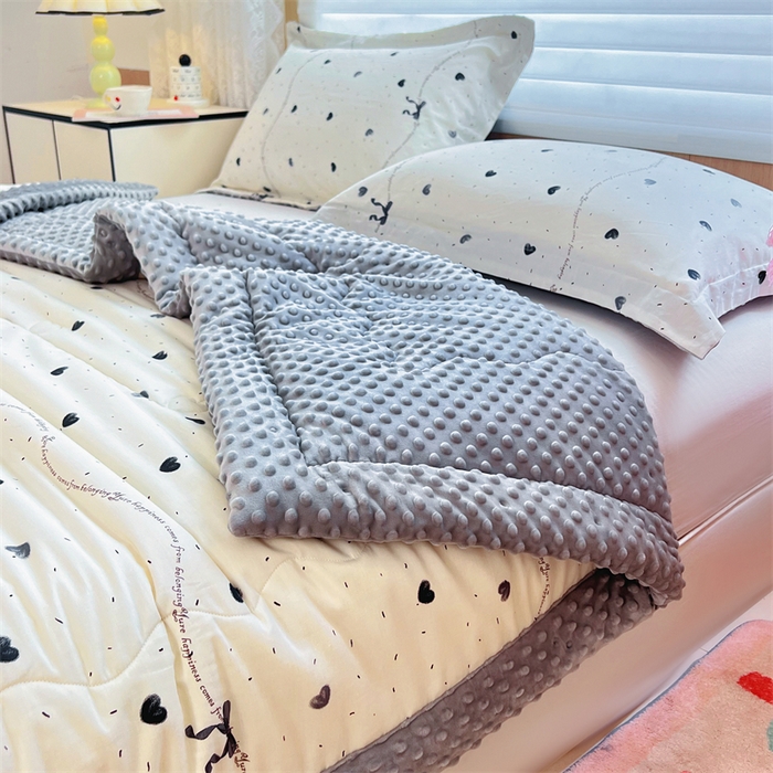 91家纺网 家纺一手货源 找家纺 柏薇 2025新款A类全棉纯棉豆豆绒被 被子被芯 爱心