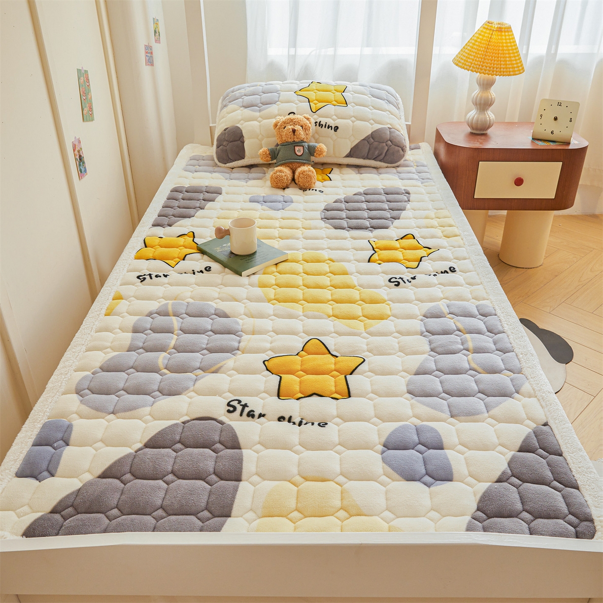 91家纺网 家纺一手货源 找家纺 雯豆家纺 2025新款牛奶绒床垫床护垫学生床褥子宿舍印花床褥铺底 牛奶绒床褥-斑点星星