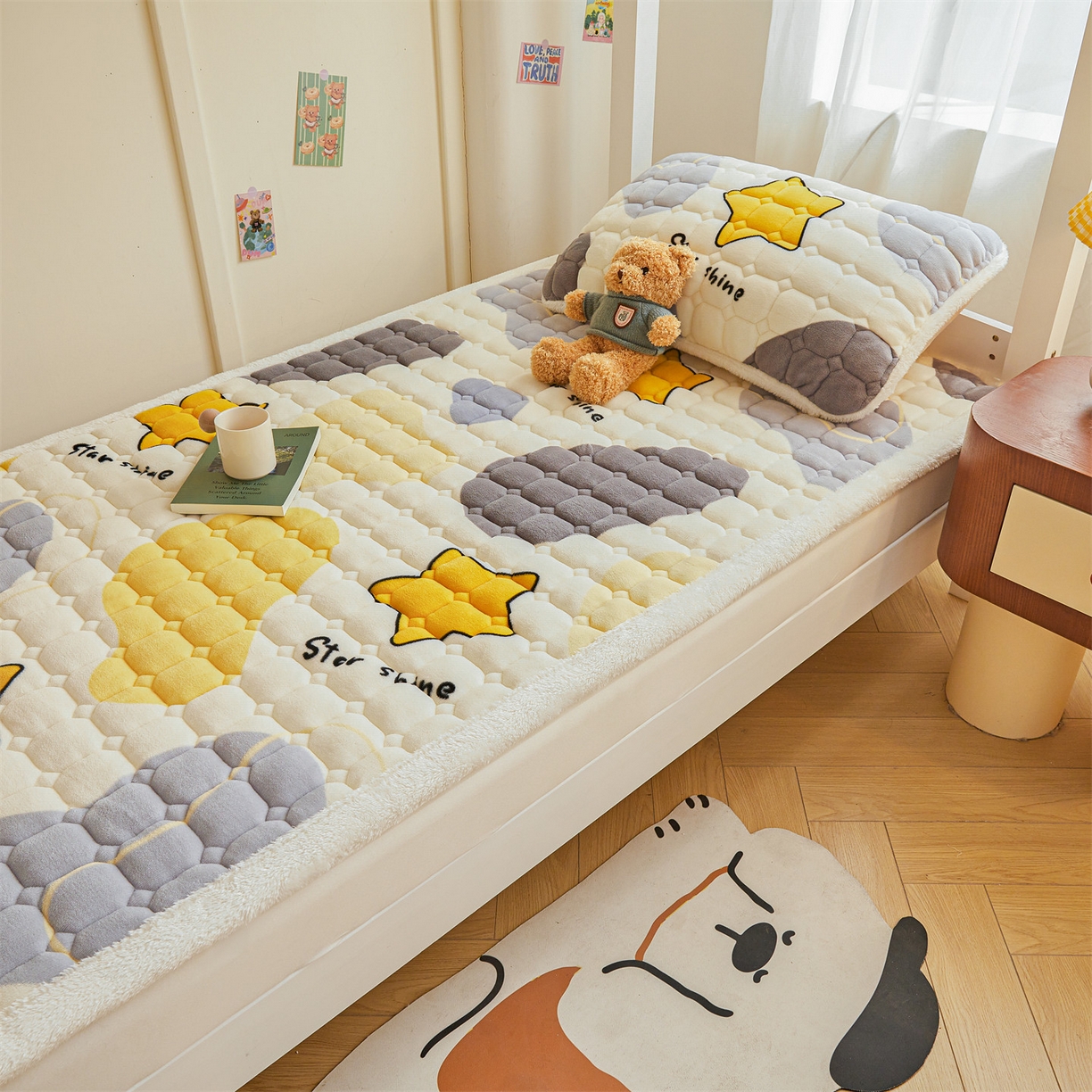 91家纺网 家纺一手货源 找家纺 雯豆家纺 2025新款牛奶绒床垫床护垫学生床褥子宿舍印花床褥铺底 牛奶绒床褥-斑点星星