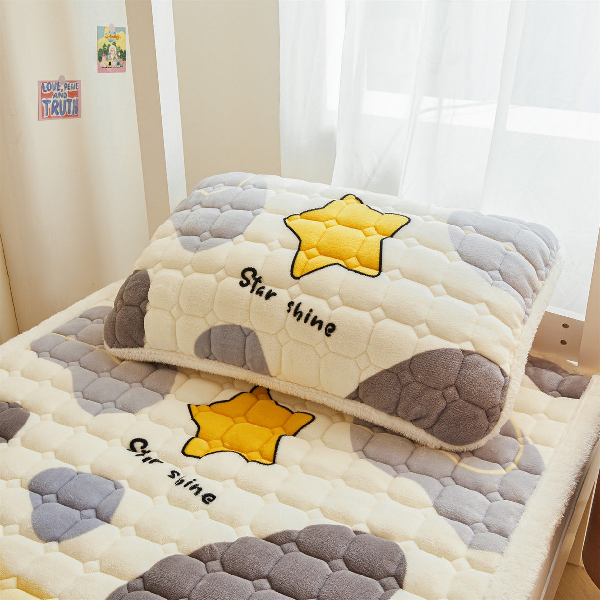 91家纺网 家纺一手货源 找家纺 雯豆家纺 2025新款牛奶绒床垫床护垫学生床褥子宿舍印花床褥铺底 牛奶绒床褥-斑点星星