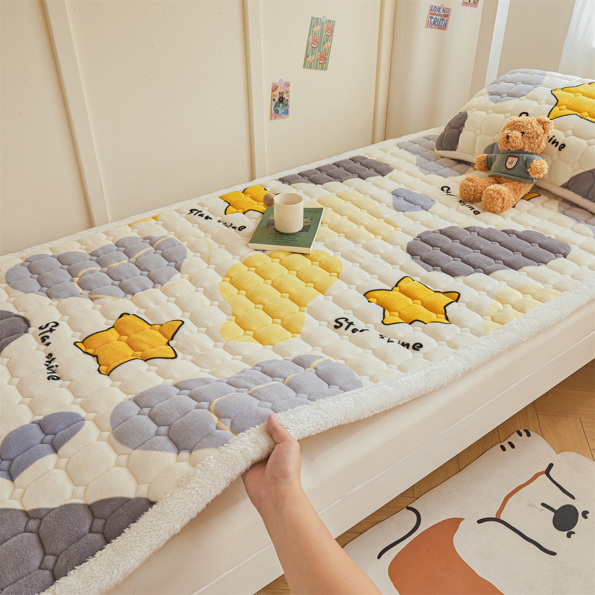 91家纺网 家纺一手货源 找家纺 雯豆家纺 2025新款牛奶绒床垫床护垫学生床褥子宿舍印花床褥铺底 牛奶绒床褥-斑点星星