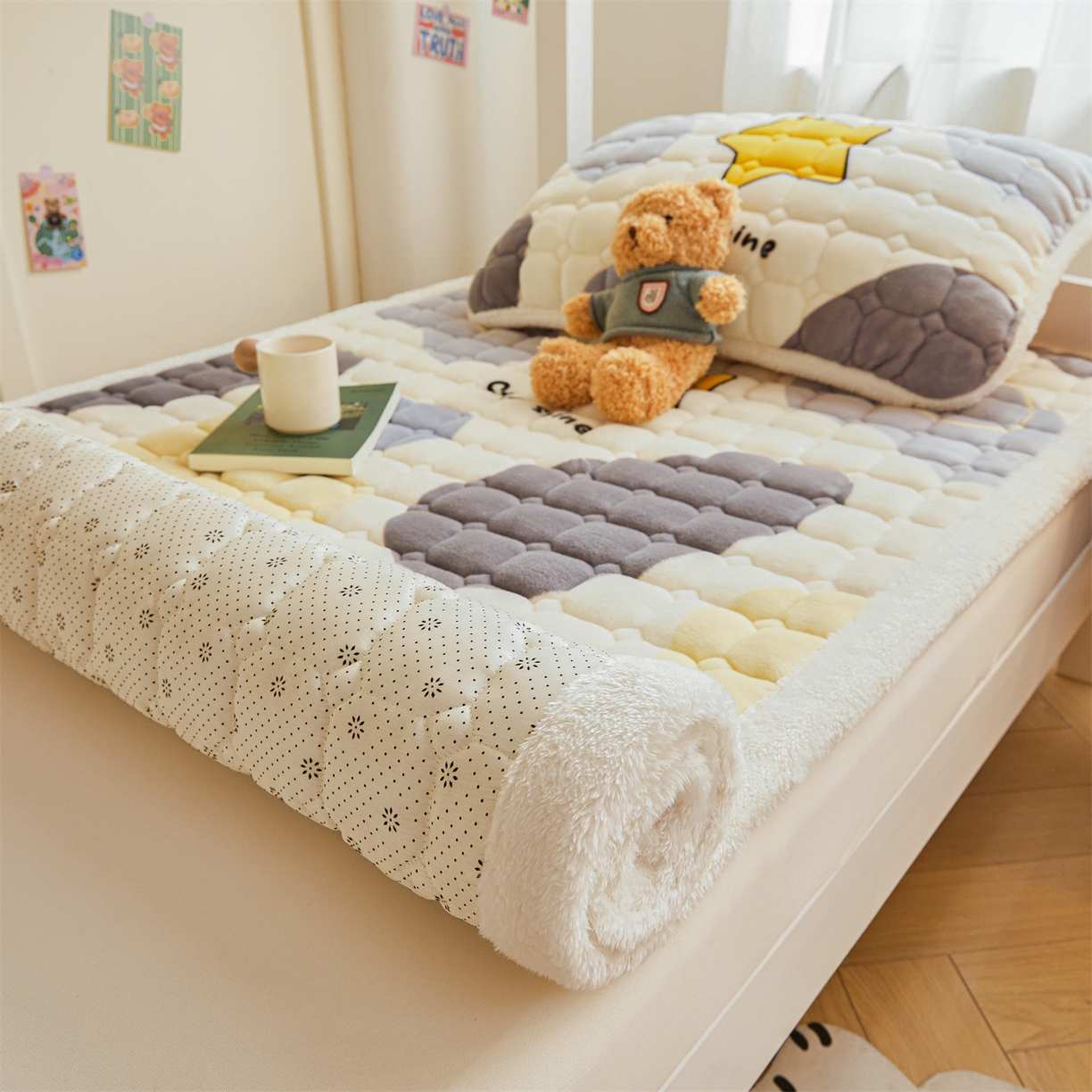 91家纺网 家纺一手货源 找家纺 雯豆家纺 2025新款牛奶绒床垫床护垫学生床褥子宿舍印花床褥铺底 牛奶绒床褥-斑点星星