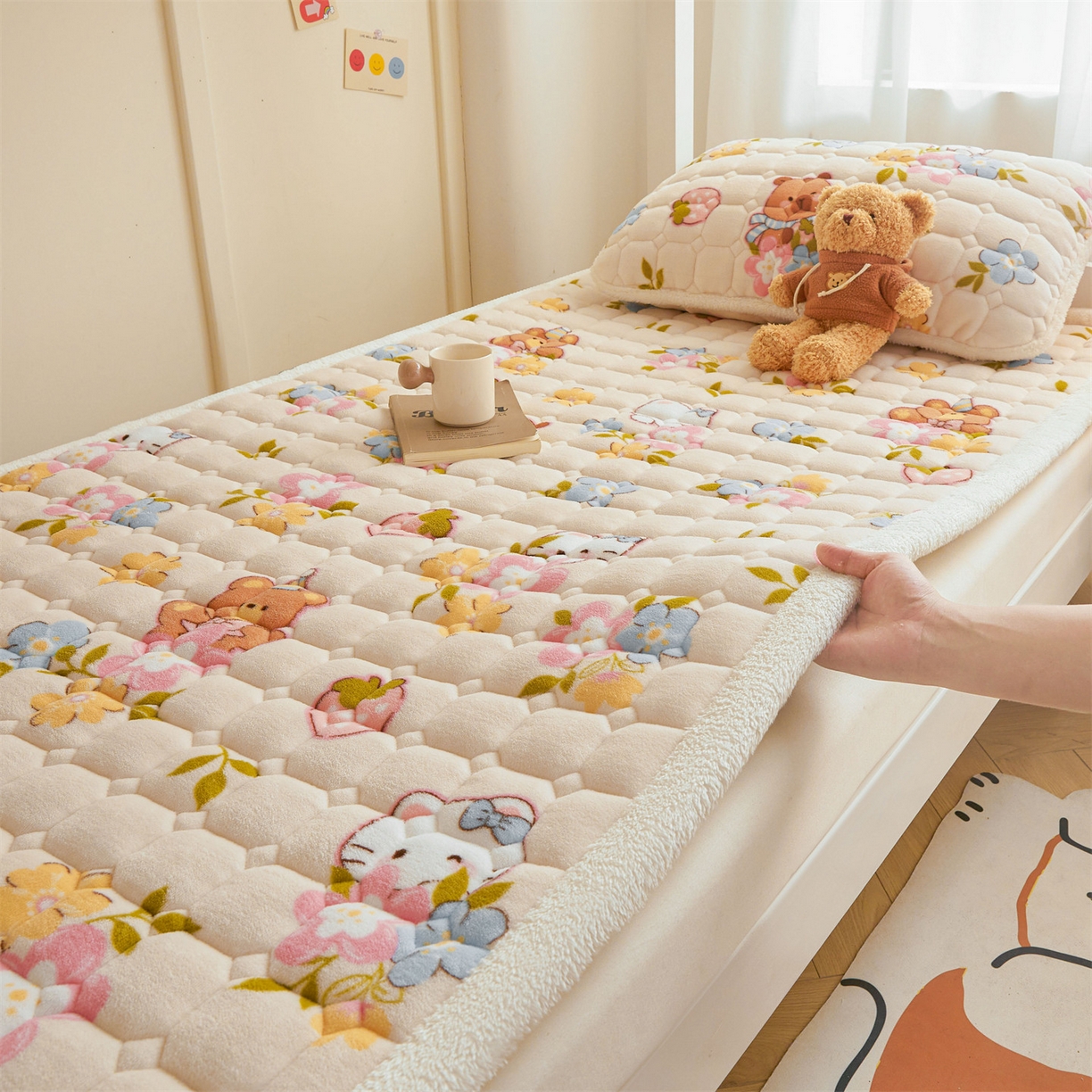 91家纺网 家纺一手货源 找家纺 雯豆家纺 2025新款牛奶绒床垫床护垫学生床褥子宿舍印花床褥铺底 牛奶绒床褥-彩色萌宠