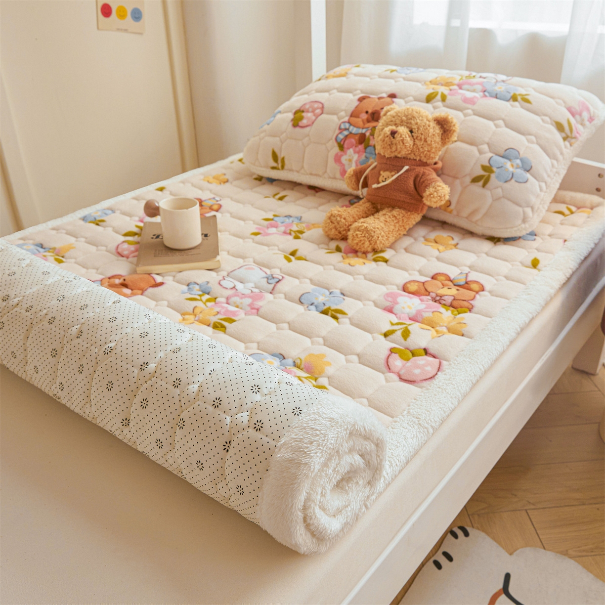 91家纺网 家纺一手货源 找家纺 雯豆家纺 2025新款牛奶绒床垫床护垫学生床褥子宿舍印花床褥铺底 牛奶绒床褥-彩色萌宠