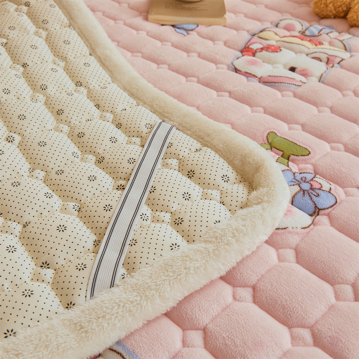 91家纺网 家纺一手货源 找家纺 雯豆家纺 2025新款牛奶绒床垫床护垫学生床褥子宿舍印花床褥铺底 牛奶绒床褥-茶杯猫咪