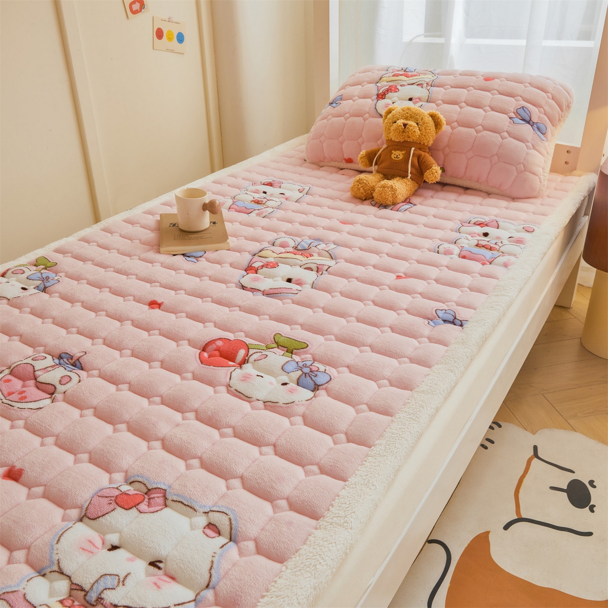 91家纺网 家纺一手货源 找家纺 雯豆家纺 2025新款牛奶绒床垫床护垫学生床褥子宿舍印花床褥铺底 牛奶绒床褥-茶杯猫咪