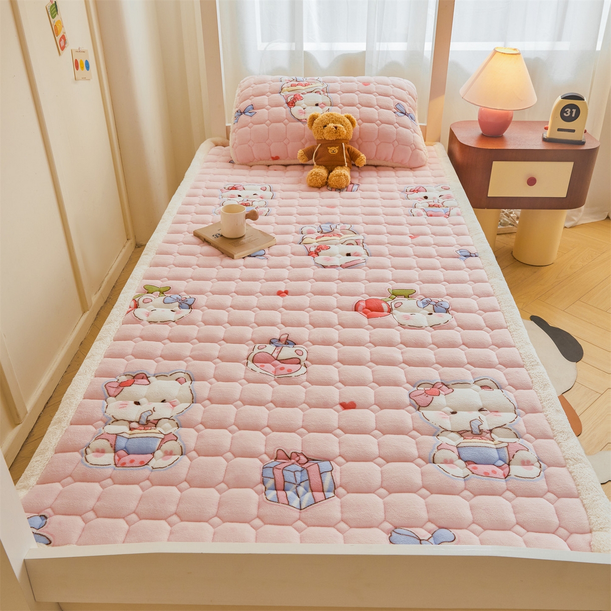 91家纺网 家纺一手货源 找家纺 雯豆家纺 2025新款牛奶绒床垫床护垫学生床褥子宿舍印花床褥铺底 牛奶绒床褥-茶杯猫咪