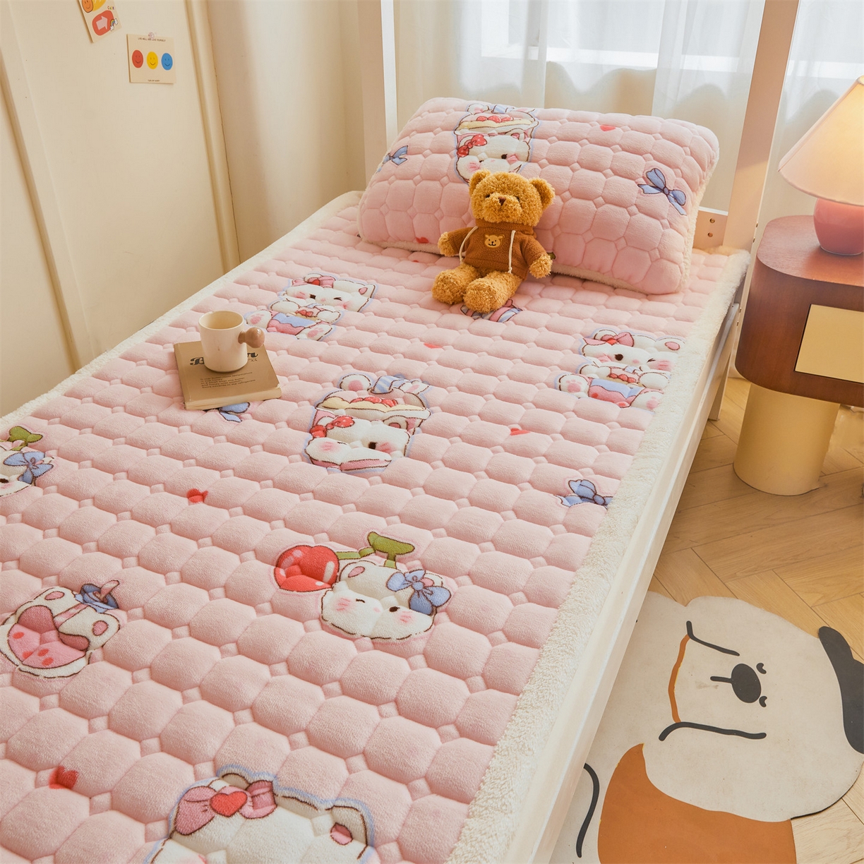 91家纺网 家纺一手货源 找家纺 雯豆家纺 2025新款牛奶绒床垫床护垫学生床褥子宿舍印花床褥铺底 牛奶绒床褥-茶杯猫咪