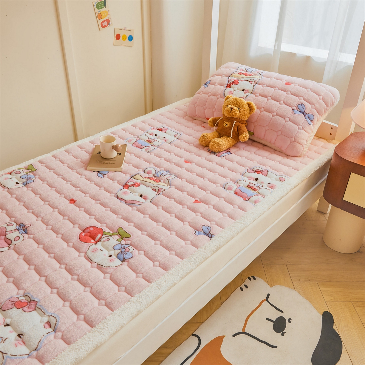 91家纺网 家纺一手货源 找家纺 雯豆家纺 2025新款牛奶绒床垫床护垫学生床褥子宿舍印花床褥铺底 牛奶绒床褥-茶杯猫咪