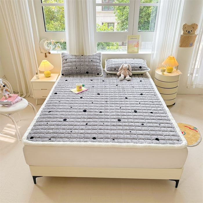 91家纺网 家纺一手货源 找家纺 （总）梵朴 2025新款印花牛奶绒床褥垫加厚珊瑚绒床褥子床垫