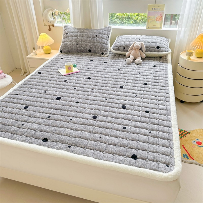 91家纺网 家纺一手货源 找家纺 （总）梵朴 2025新款印花牛奶绒床褥垫加厚珊瑚绒床褥子床垫