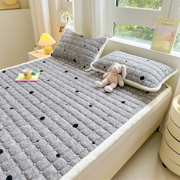 91家纺网 家纺一手货源 找家纺 （总）梵朴 2025新款印花牛奶绒床褥垫加厚珊瑚绒床褥子床垫