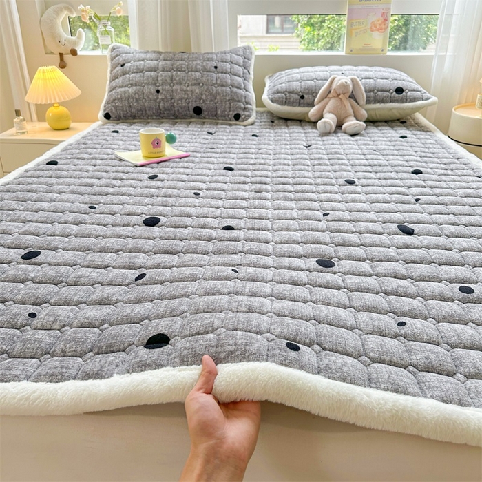 91家纺网 家纺一手货源 找家纺 （总）梵朴 2025新款印花牛奶绒床褥垫加厚珊瑚绒床褥子床垫