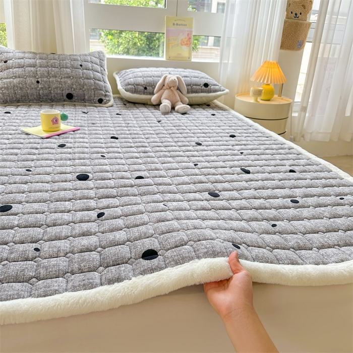 91家纺网 家纺一手货源 找家纺 （总）梵朴 2025新款印花牛奶绒床褥垫加厚珊瑚绒床褥子床垫