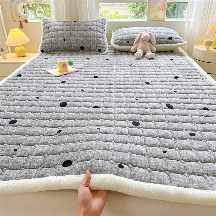 91家纺网 家纺一手货源 找家纺 （总）梵朴 2025新款印花牛奶绒床褥垫加厚珊瑚绒床褥子床垫