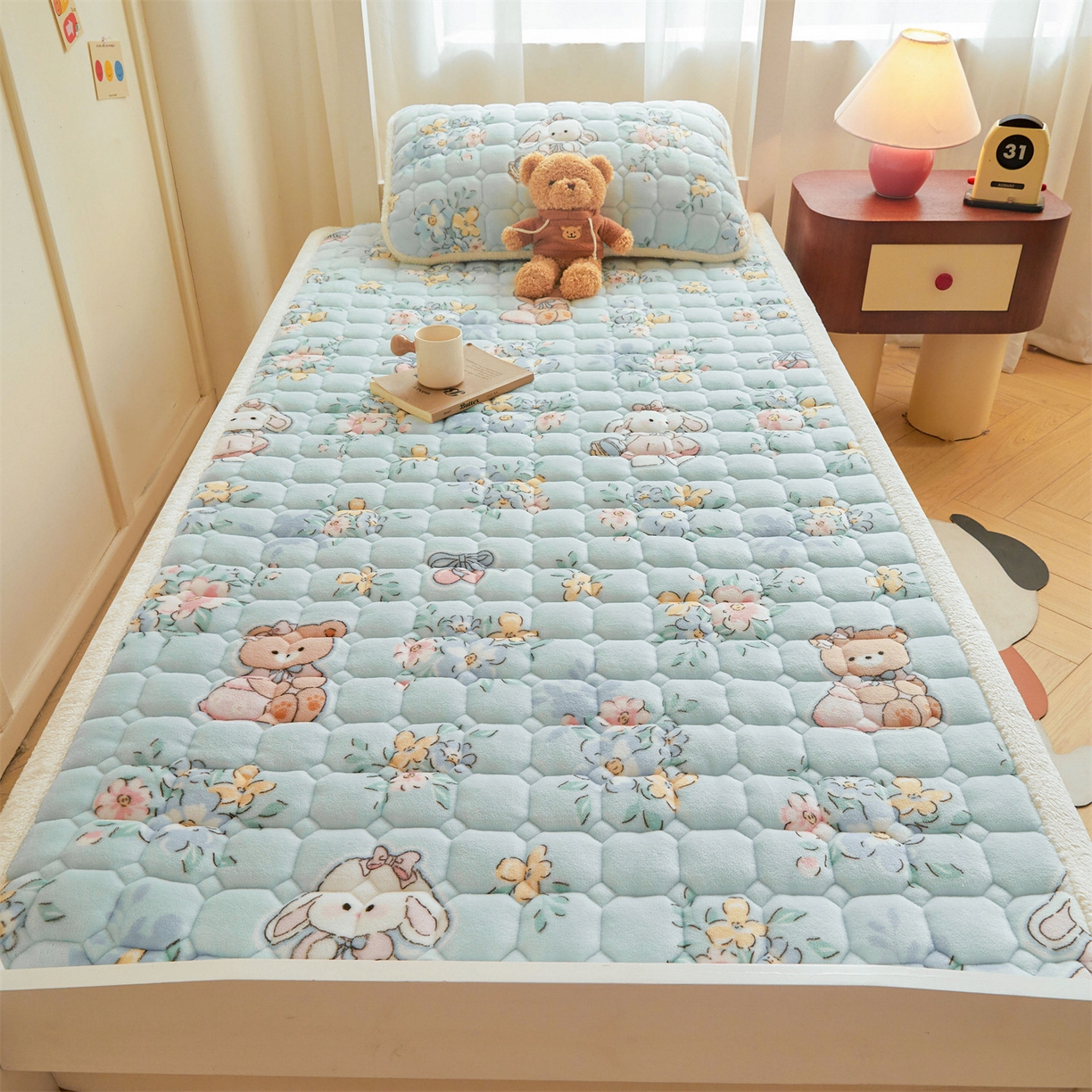 91家纺网 家纺一手货源 找家纺 雯豆家纺 2025新款牛奶绒床垫床护垫学生床褥子宿舍印花床褥铺底 牛奶绒床褥-多彩生活