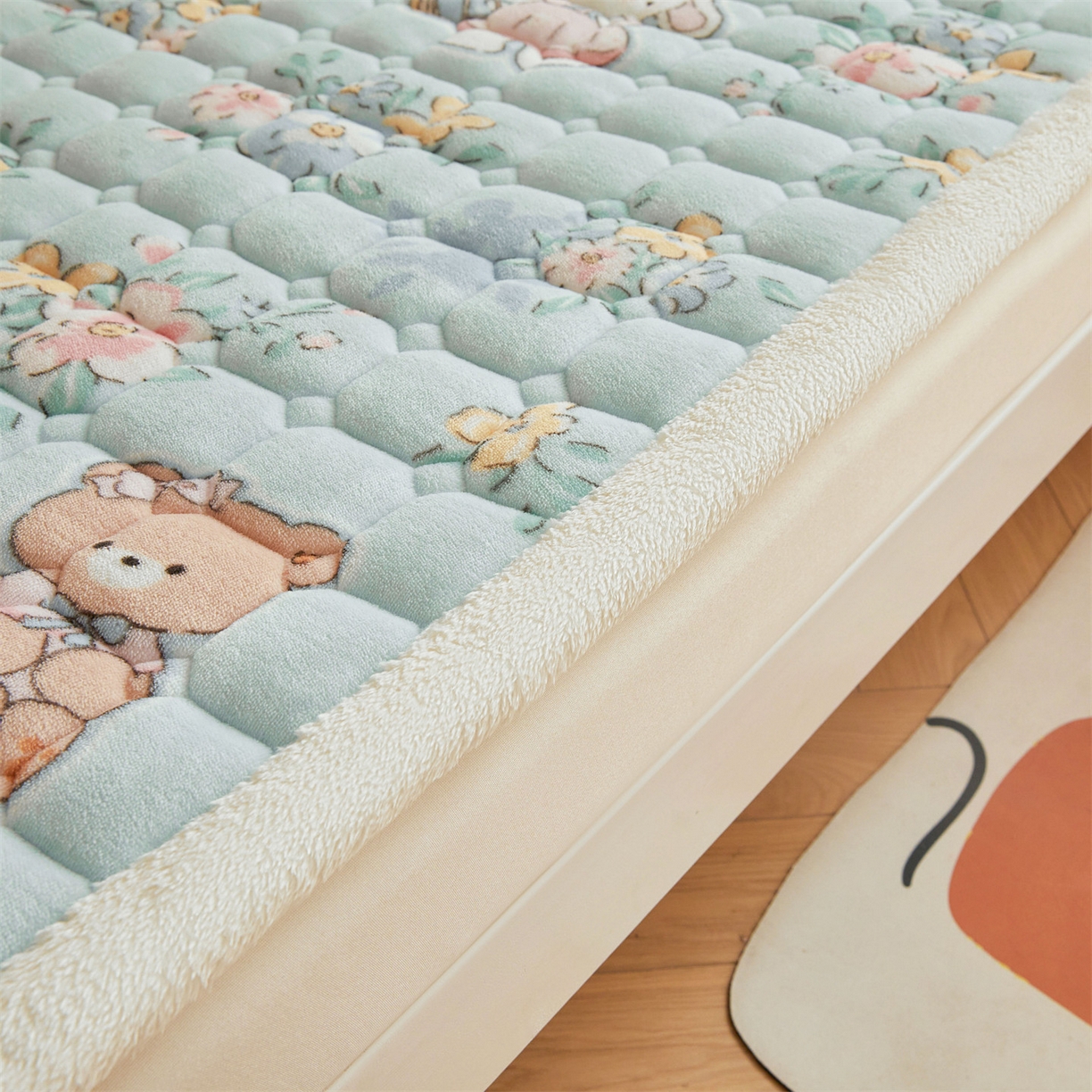 91家纺网 家纺一手货源 找家纺 雯豆家纺 2025新款牛奶绒床垫床护垫学生床褥子宿舍印花床褥铺底 牛奶绒床褥-多彩生活