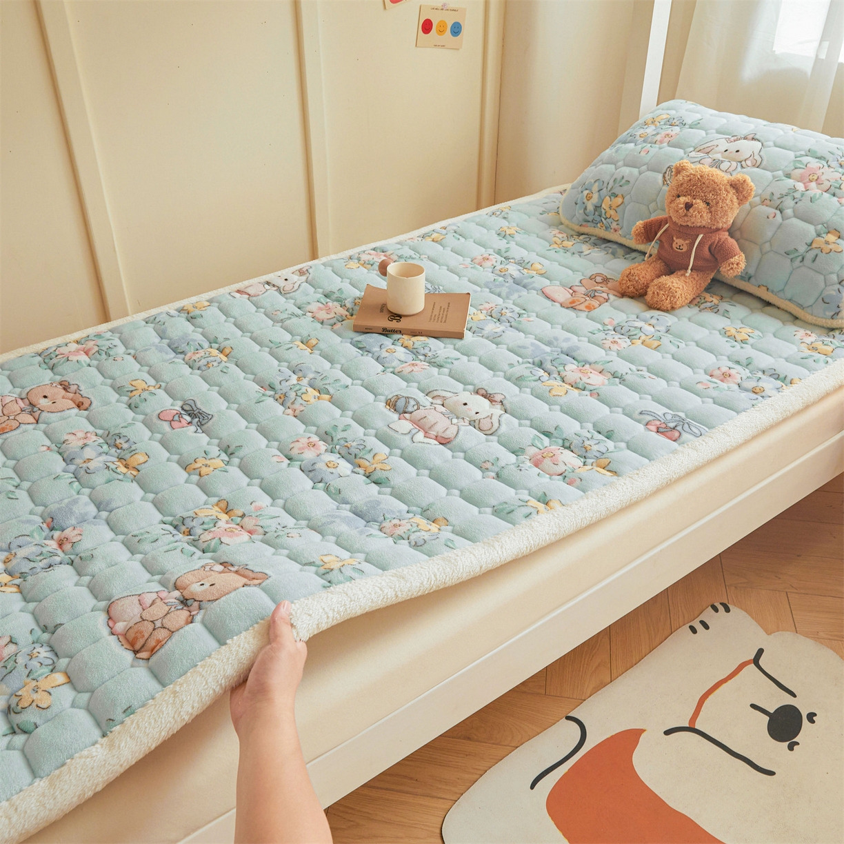 91家纺网 家纺一手货源 找家纺 雯豆家纺 2025新款牛奶绒床垫床护垫学生床褥子宿舍印花床褥铺底 牛奶绒床褥-多彩生活