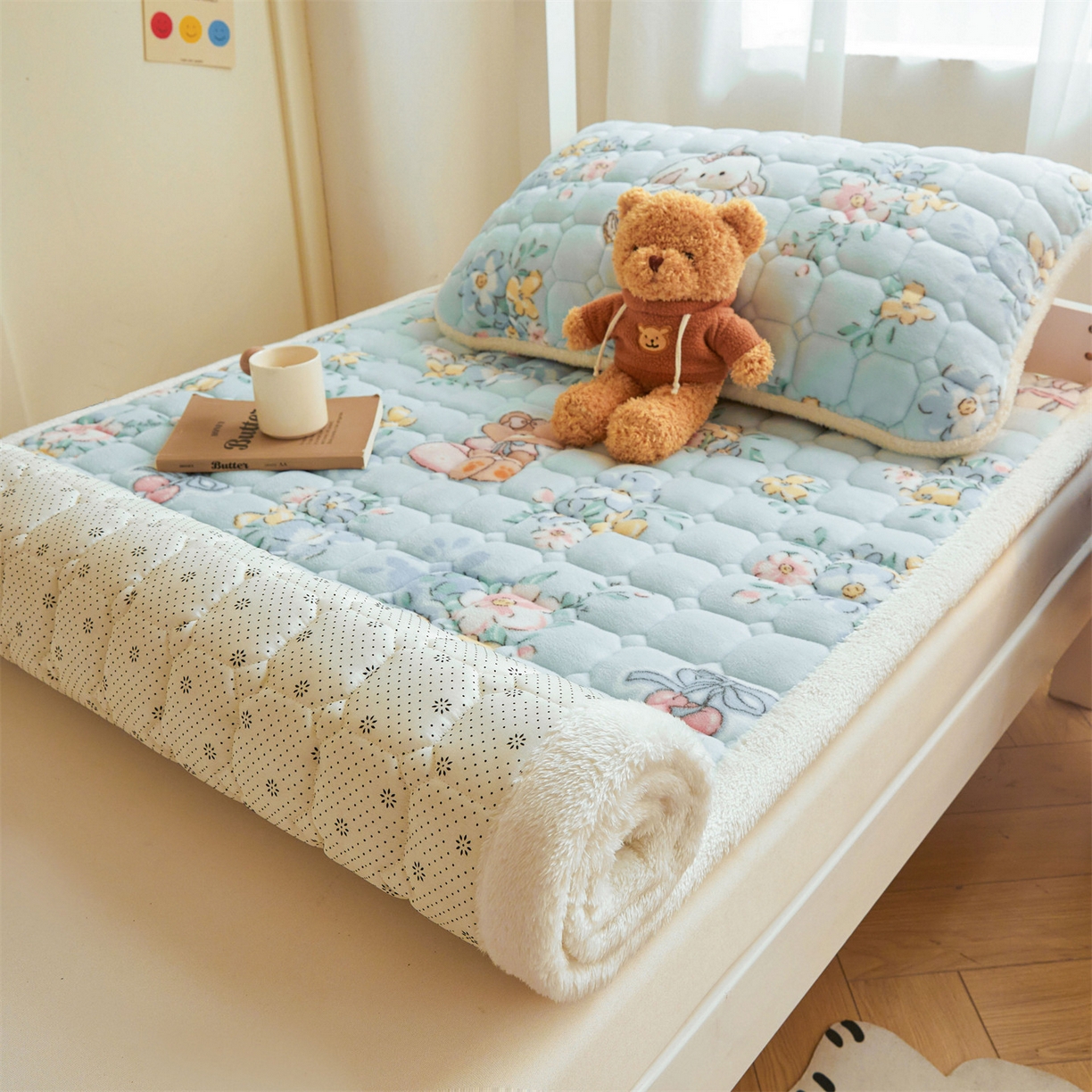 91家纺网 家纺一手货源 找家纺 雯豆家纺 2025新款牛奶绒床垫床护垫学生床褥子宿舍印花床褥铺底 牛奶绒床褥-多彩生活